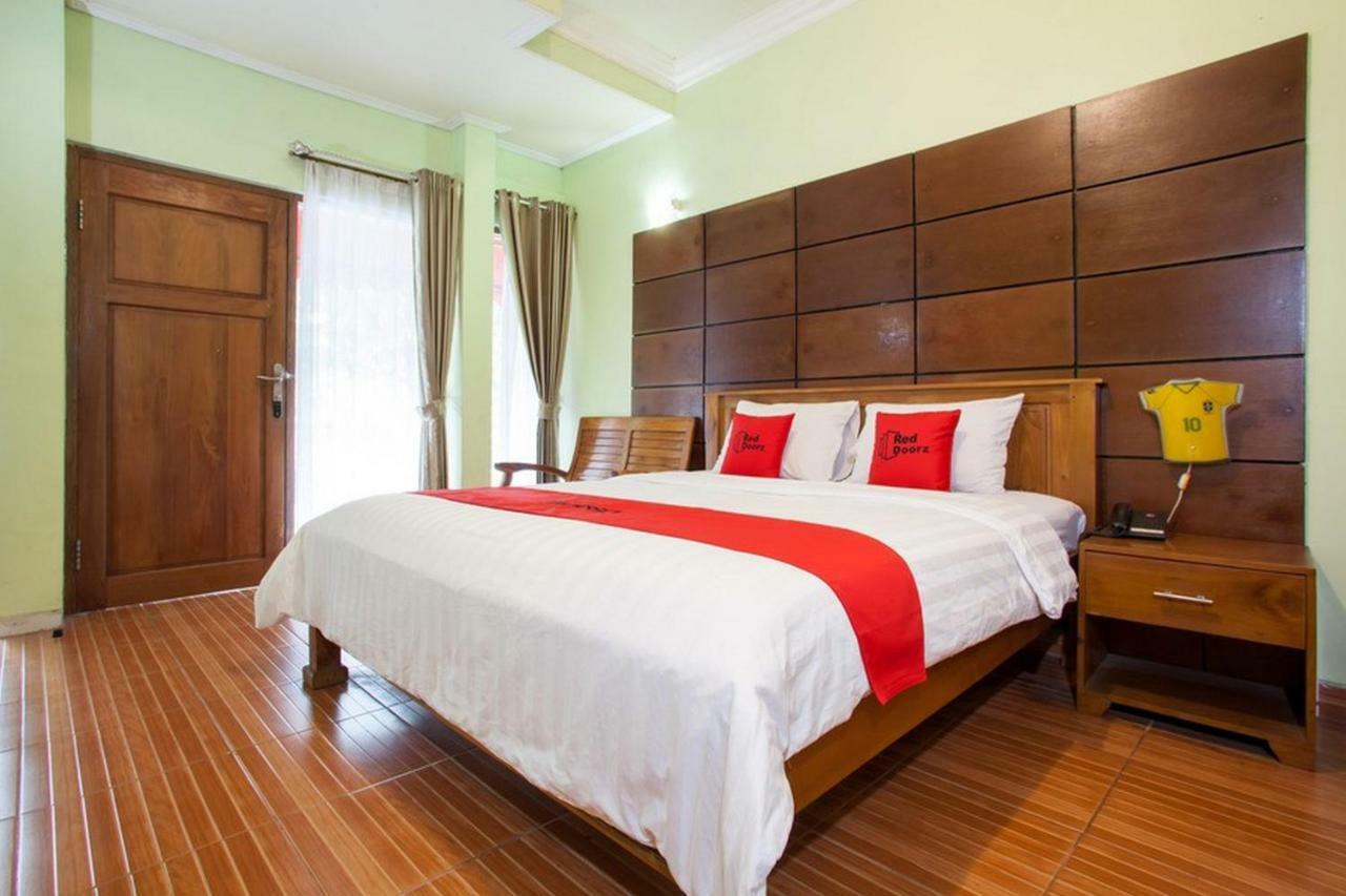 Reddoorz Near Juanda International Airport Hotel Surabaya Room photo