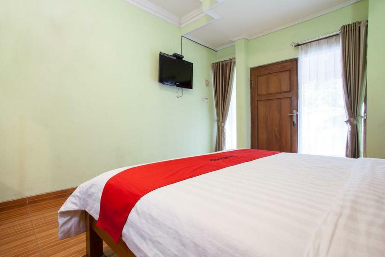 Reddoorz Near Juanda International Airport Hotel Surabaya Room photo